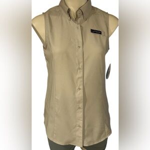 Women's Sleeveless Real Tree fishing top size small.